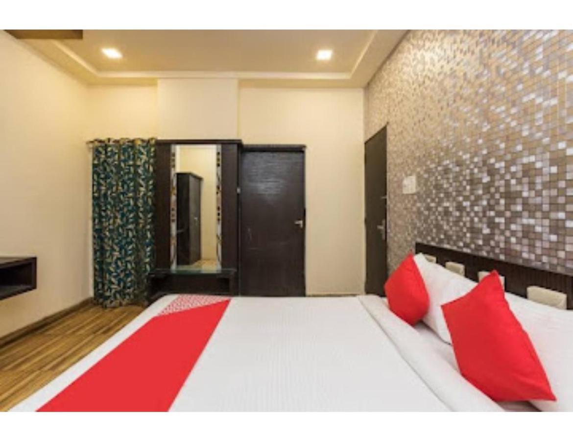 Hotel Shree Shyam Palace, 乌贾因 外观 照片